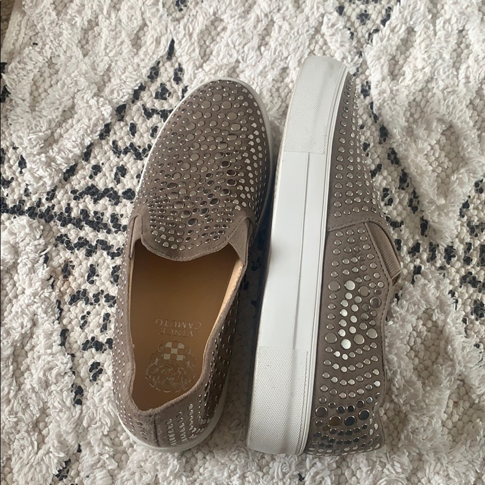 Vince Studded platform slip Oj’s